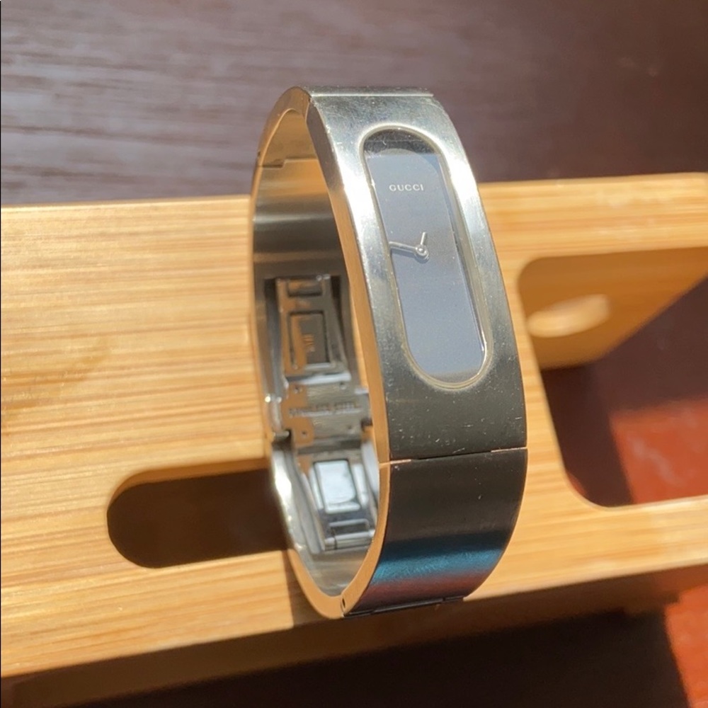 GUCCI sleek silver bracelet watch size S